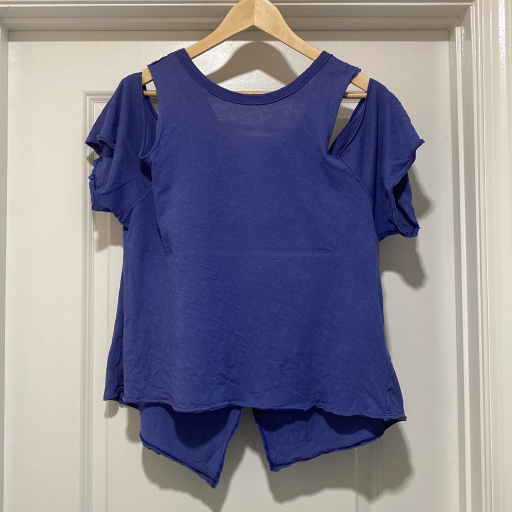 We the Free blue cold shoulder cross back short sleeve tee size Medium